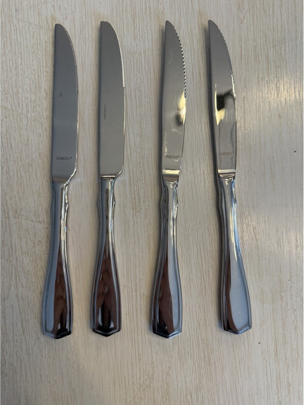 Oneida Carolina Set Of 4 Knives